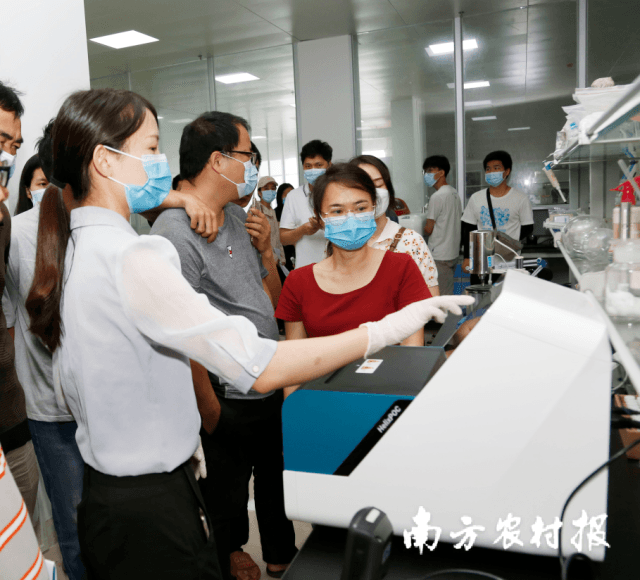 電白區(qū)水產(chǎn)病害核酸快速檢測新設(shè)備操作技術(shù)培訓(xùn)活動現(xiàn)場